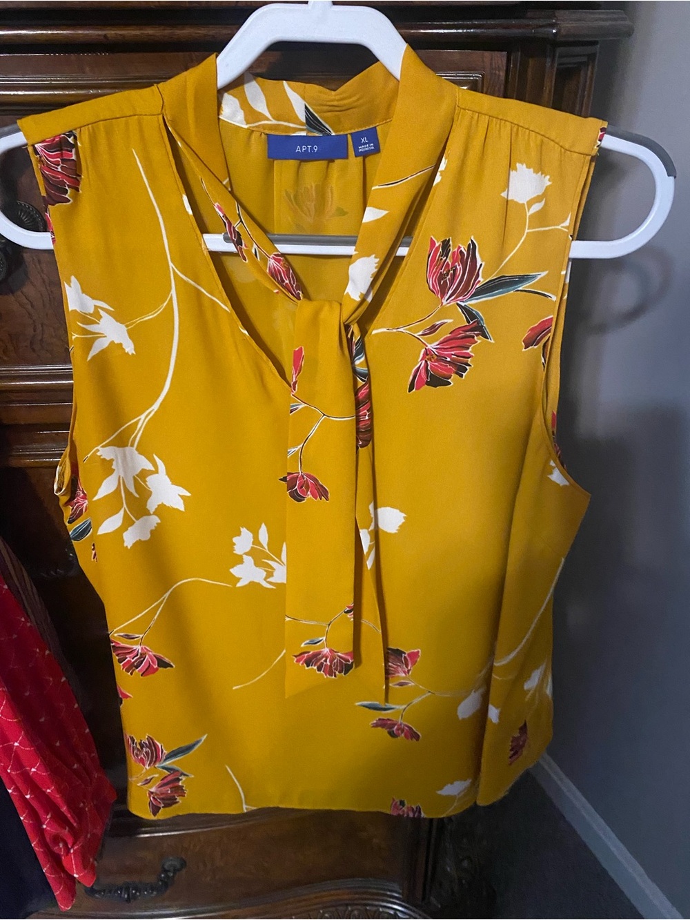 APT9 Women's Yellow Floral Tie Neck Sleeveless Blouse Top